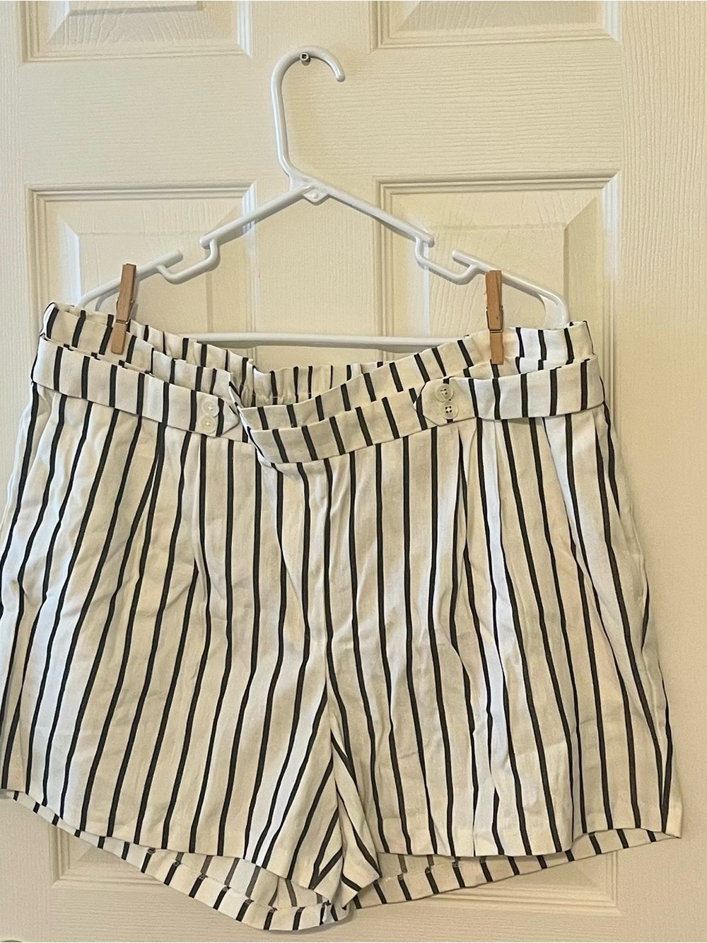 Express High-Waist Striped Shorts - White with Black Stripes